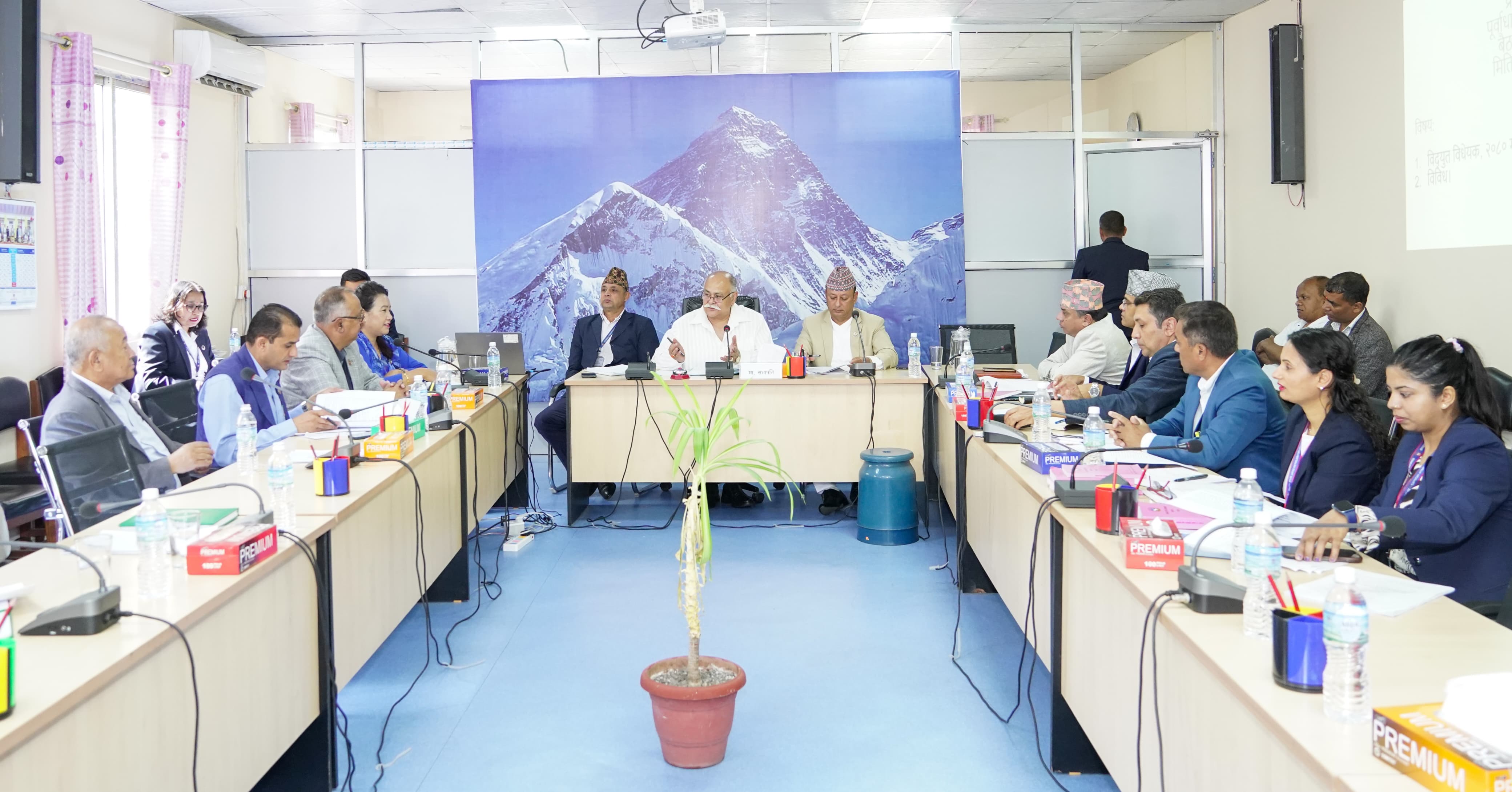 आजदेखि भारतलाई विद्युत् निर्यात सुरु, लोडसेडिङको हल्ला निराधार : ऊर्जा मन्त्री खड्का  नेपालबाट विद्युत् निर्यात सुरु, लोडसेडिङ भएको हल्ला गलत : मन्त्री खड्का