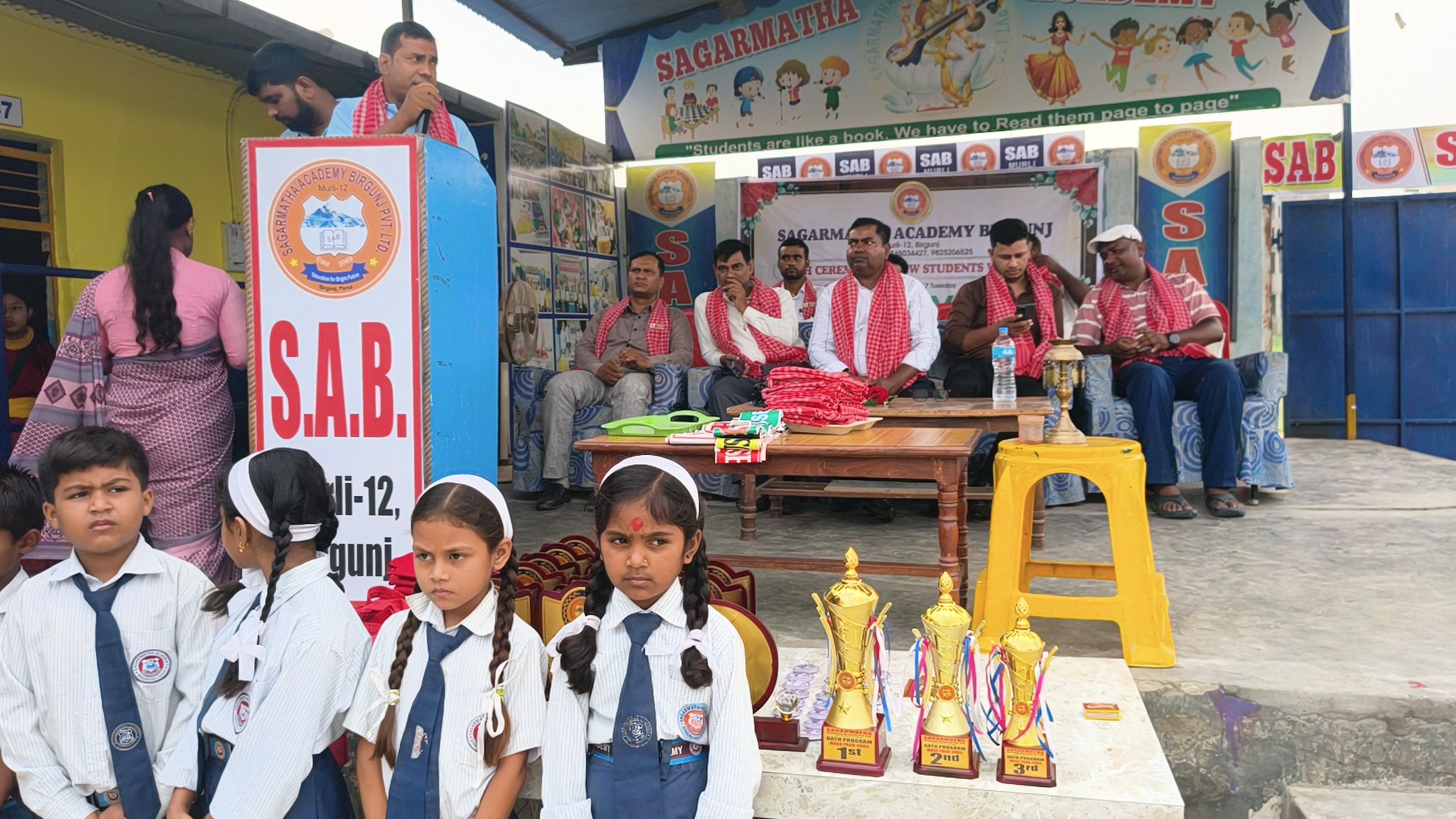 सगरमाथा स्कुल, मुर्ली–१२, वीरगञ्जमा ‘ब्याच वितरण कार्यक्रम–२०८३’ भव्य रूपमा सम्पन्न।