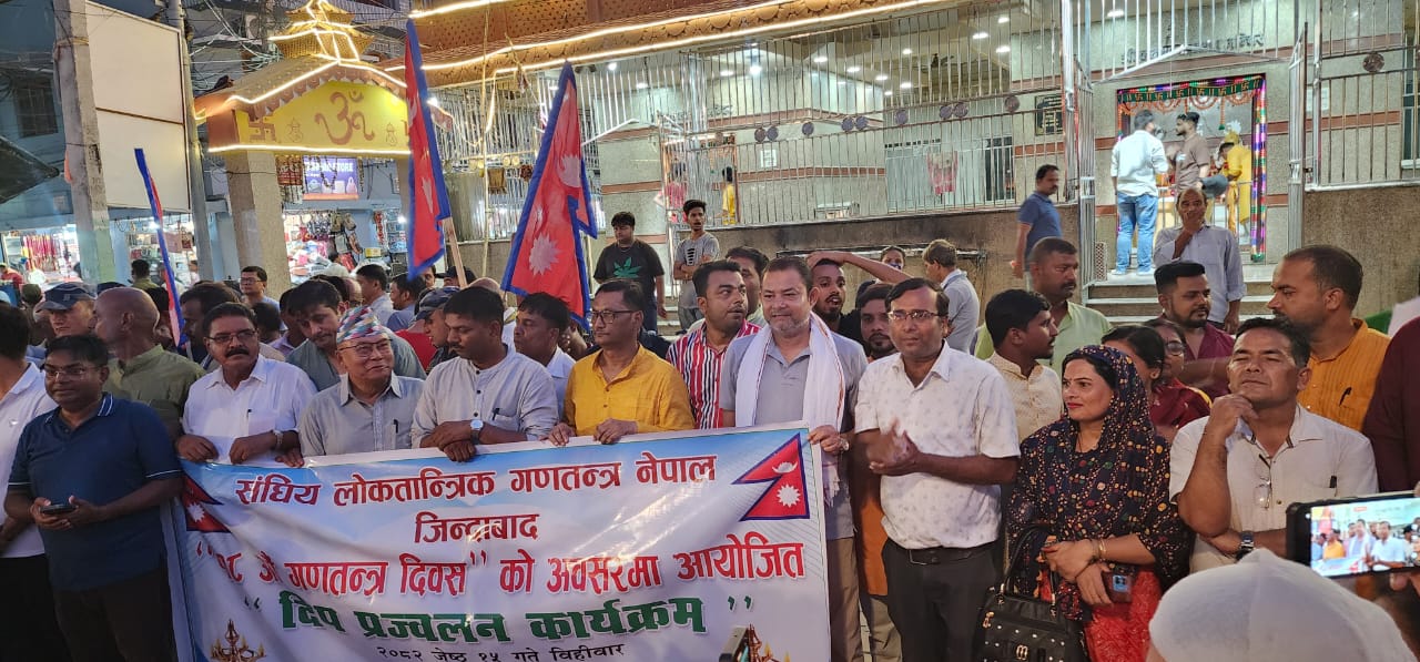 १८ औं गणतन्त्र दिवसको अवसरमा वीरगञ्ज महानगर पालिकाद्वारा दीप प्रजवलन ।
