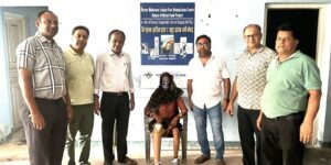माहेश्वरी समाज बिरगंजका अध्यक्ष प्रकाश बाहेतीको सहयोगमा पर्सा जिल्लाकी एक अपांग महिलालाई निःशुल्क कृत्रिम खुट्टा तल्लो अप्राकृतिक खुट्टा प्रदान गरिएको छ।