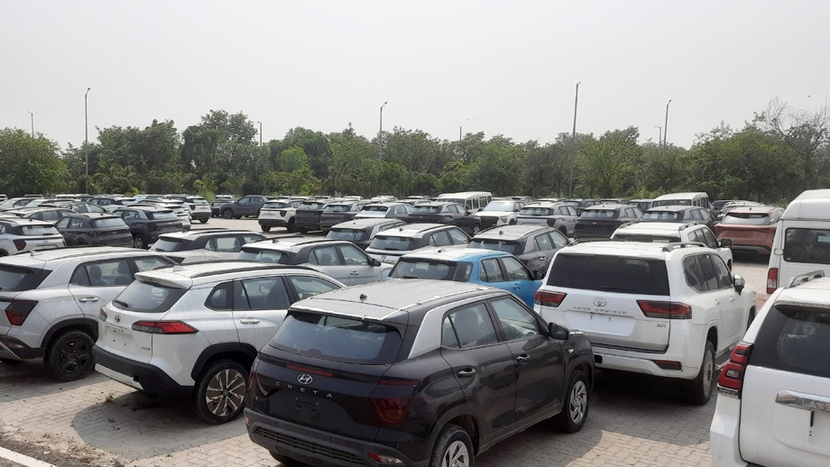 वीरगञ्ज भन्सारमा १७९ चारपाङ्ग्रे सवारीसाधन थन्कियो।