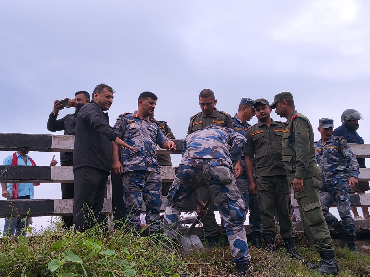 बिरगंजमा ‘हरियो, स्वच्छ र आकर्षक सहर’ अभियान सुरु — मितेरी पुलदेखि सरसफाइ र सौन्दर्यकरण कार्य प्रारम्भ ।