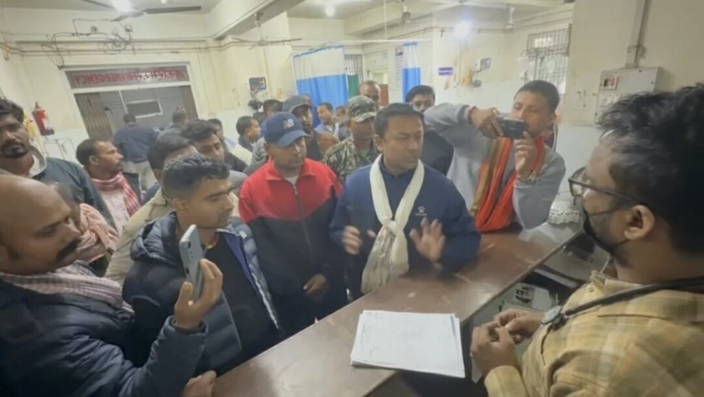 मधेश भवन अगाडिको विवादपछि घाइते नागरिकलाई सरकारले गर्‍यो निःशुल्क उपचारको व्यवस्था।