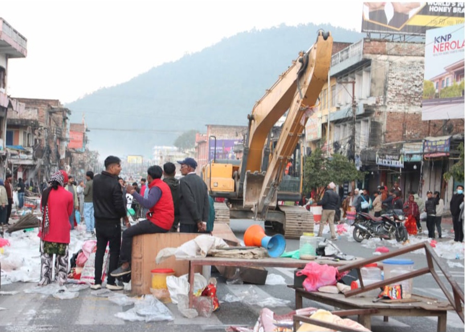 २५/२५ गज सडक विस्तार– हेटौँडामा आजदेखि संरचना हटाउन थालियो।