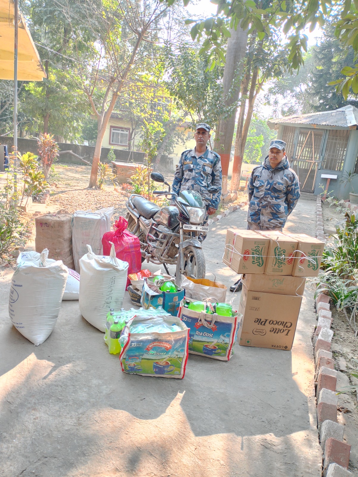४० लाखभन्दा बढी मुल्य बराबरका अवैध सामान तथा सवारी साधन सशस्त्र प्रहरीले भन्सारमा बुझायो।