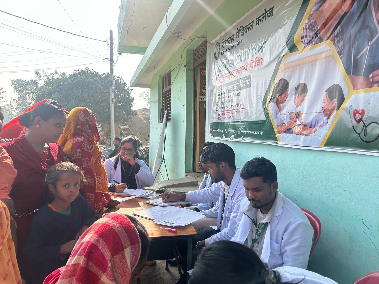 नेशनल मेडिकल कलेज का विशेषज्ञ चिकित्सकद्वारा उदयपुर घुर्मी–२७ मा निःशुल्क स्वास्थ्य सेवा ।