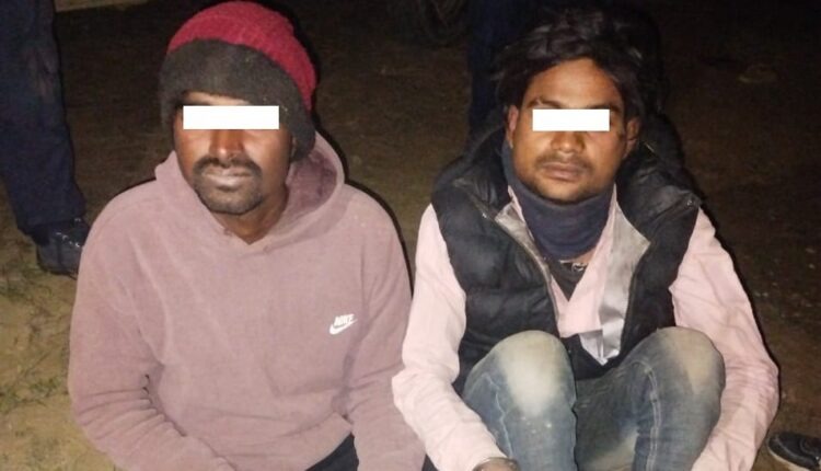 मोटरसाइकलमा लुकाइएका १० किलो गाँजासहित दुई युवा पक्राउ।