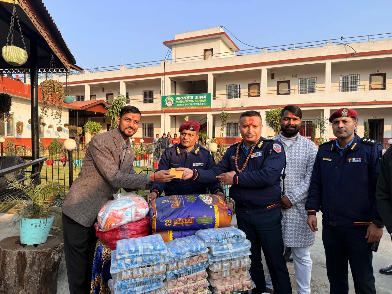 आइजीपी कार्की नेतृत्वमा नेपाल प्रहरीको मानव सेवा आश्रममा सहयोग।