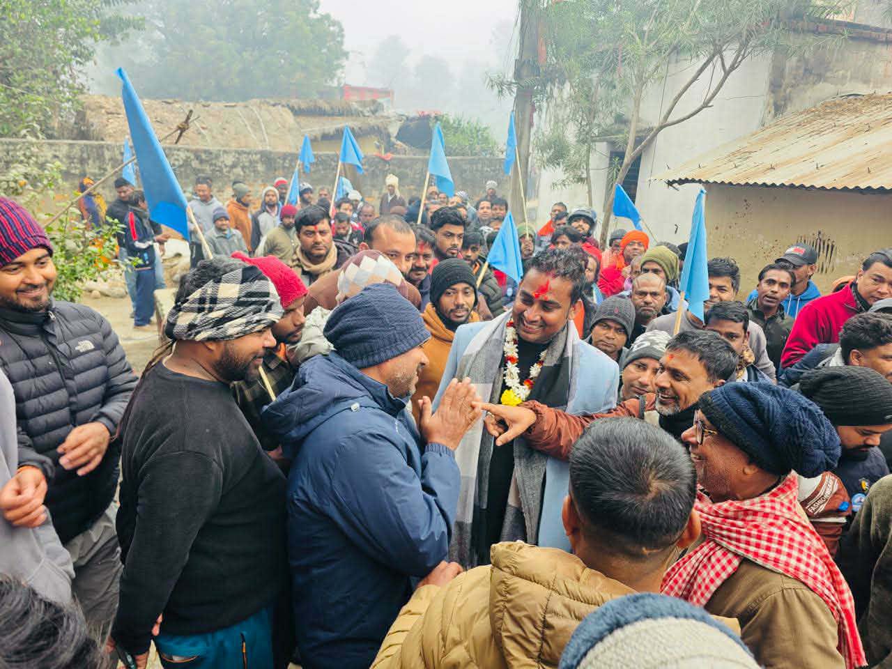 शुशिल साह कानुद्वारा वीरगञ्ज–१ मा बिहानै घरदैलो अभियान।