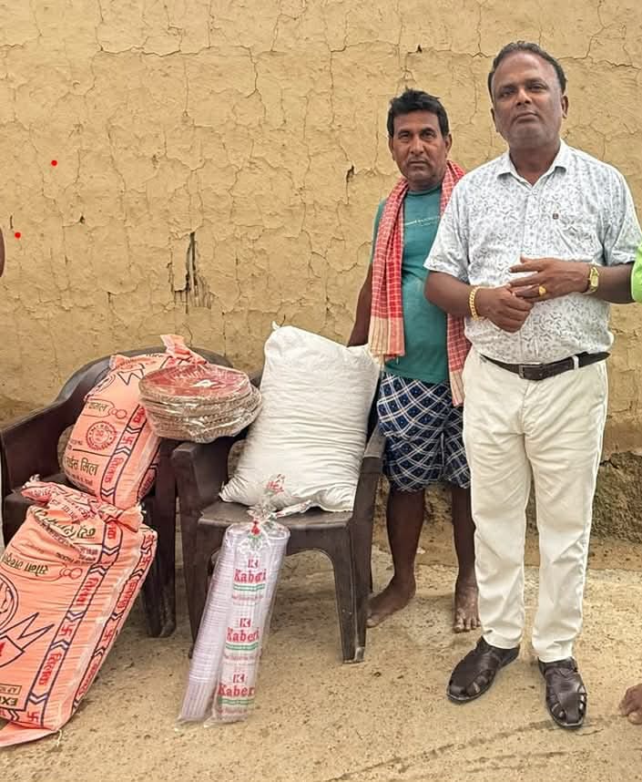 असहाय परिवारको श्राद्धकार्यमा समाजसेवी वृजेश्वर प्रसाद चौधरीको सहयोग, निरन्तर मानवीय सेवाले जित्दै विश्वास।