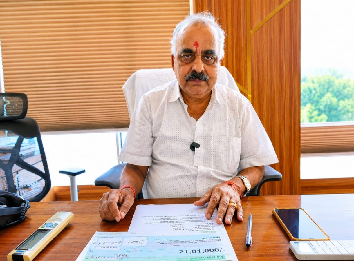 रुङ्टा ग्रुपद्वारा विपद् प्रभावितका लागि २ करोड १ लाख सहयोग।