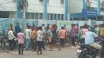 कामको खोजीमा दैनिक मजदुरहरू घन्टाघरमा, गाउँबाट शहर पस्न बाध्य ।