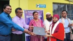 बारा, पर्सा र रौतहटमा प्रथम बनेकी कुसुम खातुन ल्यापटपसहित सम्मानित।