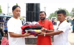 बाढीपहिरो प्रभावितका लागि बागेश्वरधाम मण्डल जनसेवा समितिको १ हजार थान कपडा सहयोग।