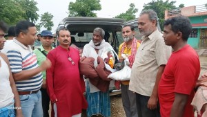 वीरगन्ज कपडा बैंक द्वारा पर्साको धोबिनी गापा -५ सानो धोबिनीमा आगलगी पीडित लाई सहयोग प्रदान ।