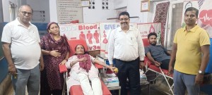 वीरगन्जमा रगतको अभाव, रक्तदानका लागि अनुरोध, जनप्रतिनिधि दास र पत्रकार बिकले गरे आकस्मिक रक्तदान ।