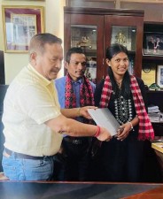 इँटाभट्टामा काम गर्दै ४ जीपीए ल्याएकी गोमा श्रेष्ठलाई भाटभटेनी समूहका अध्यक्ष मीनबहादुर गुरुङ र उनकी श्रीमतीले उनलाई एमबीबीएस तहसम्मको पढाइ खर्च व्यहोर्ने निर्णय गरेका छन्।