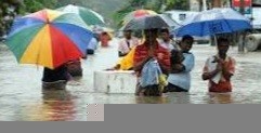 भारी वर्षाले श्रीलंकामा जनधन क्षति, सरकारी कार्यालय र विद्यालय बन्द”