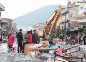 २५/२५ गज सडक विस्तार– हेटौँडामा आजदेखि संरचना हटाउन थालियो।