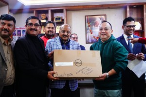 वीरगंज महानगरलाई बैंकहरुद्वारा ९ थान कम्प्युटर सहयोग।