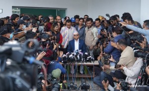 ओली र लेखकको गिरफ्तारीविरुद्ध एमालेको आपत्ति, तत्काल रिहाइको माग।