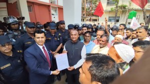 पर्सा–एमालेद्वारा ओली र लेखकको गिरफ्तारीविरुद्ध प्रशासन समक्ष ज्ञापन।