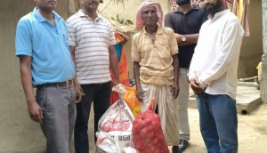 कलैयामा कानु युथद्वारा विपन्न परिवारलाई विवाहको लागी  खाद्यान्न सामग्री  सहयोग।