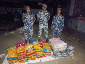 सशस्त्र प्रहरीद्वारा २५ लाखभन्दा बढी मूल्यका चौपाया, औषधि, किराना सामान र पिकअप गाडी बरामद।