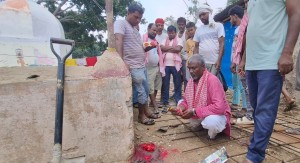प्रसौनी बिर्तामा सडक तथा नाला निर्माणको शिलान्यास, विकासमा पूर्वाधार पहिलो प्राथमिकता स् बिचारी यादव।
