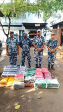 विशेष सूचनाका आधारमा छापामारी, वीरगञ्जबाट ३ लाख बराबरको अवैध कपडा बरामद।