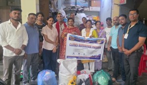 लयन्स क्लब अफ बिरगंज द्वरा कपडा सहयोग ।