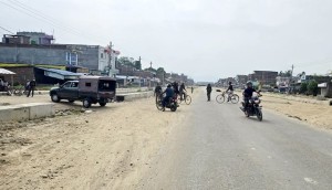 लहानबाट कर्फ्यु हटाइयो, गोलबजारमा अझै जारी।