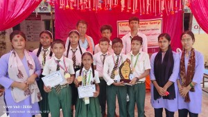 अन्तरविद्यालय प्रतियोगितामा विद्यार्थीले देखाए प्रतिभा, विजेतालाई शिल्ड र मेडल।
