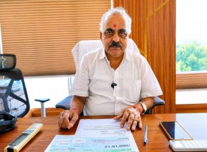 रुङ्टा ग्रुपद्वारा विपद् प्रभावितका लागि २ करोड १ लाख सहयोग।
