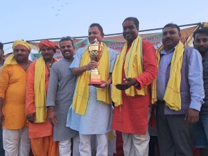ब्रहम बाबा संचालक सेवा समिति नगवा र बी.पी. कोइराला युवा नेतृत्व विकास मञ्चको संयुक्त आयोजनामा वीरगन्जको नगवा वडा नम्बर १६ मा घोडा दौड प्रतियोगिता सम्पन्न भएको छ।