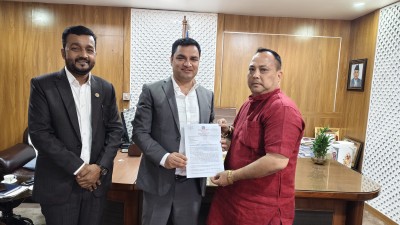 नारायणी अस्पतालमा भएको लापरवाहीबारे उच्चस्तरीय छानबिन समिति गठन गर्न मेयर सिंहद्वारा मन्त्री पौडेलसँग माग