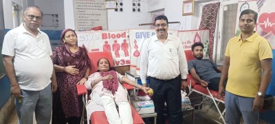 वीरगन्जमा रगतको अभाव, रक्तदानका लागि अनुरोध, जनप्रतिनिधि दास र पत्रकार बिकले गरे आकस्मिक रक्तदान ।