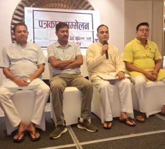 नेपाल प्रेस युनियन पर्साले आयोजना गरेको पत्रकार सम्मेलनमा नेपाली कांग्रेस का केन्द्रिय सदस्य तथा  शिक्षा विभाग  प्रमुख नैनसिंह महरले कांग्रेस र एमालेबीच ७ बुंदे सहमति ।
