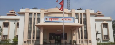 वीरगञ्ज– चालु आर्थिक वर्षको ११ महिनामा छिमेकी मुलुक भारत हुँदै वीरगन्ज नाकामा रु चार खर्ब ३४ अर्ब २६ करोड मूल्य बराबरको वस्तु तथा सामान नेपाल भित्रिएका छन् ।