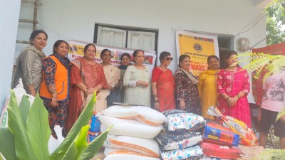 ठोरी वृद्धाश्रममा खाद्यान्न तथा सामग्री प्रदान, करिब एक लाख साठी हजारको सहयोग ।