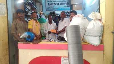 वीरगंज कपडा बैंकद्वारा धोबिनी गाउँपालिका जगरनाथपुरका आगलगी पीडितलाई राहत सहयोग।