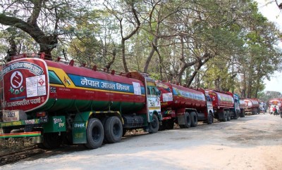 वीरगन्ज नका हुँदै एक वर्षमा करिब १ खर्ब ९२ अर्ब रुपैयाँ मूल्यबराबरको पेट्रोलियम पदार्थ आयात भएको छ। त्यसबाट वीरगन्ज भन्सार कार्यालयले ८१ अर्ब रुपैयाँ राजस्व संकलन गरेको छ। 