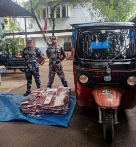 सशस्त्र प्रहरी द्वारा पर्सामा अवैध सामानसहित ई–रिक्सा बरामद।