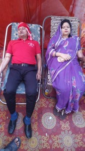 दुर्गापुजा सेवा समिती रानिघाटद्वारा २५औं पटक खुला रक्तदान, ३ महिला सहित १०५ जनाले गरे रक्तदान।