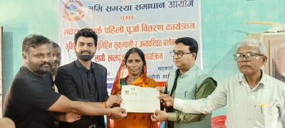 पर्सामा भूमिहीनलाई न्याय, ४४ परिवारलाई जग्गाको लालपुर्जा हस्तान्तरण।