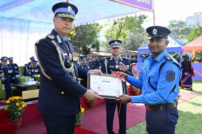 नेपाल प्रहरी प्रधान कार्यालय, नक्सालले  प्रहरी कार्यालय गंगापिपरा, रौतहटका प्रहरी नायब निरीक्षक (सई) गौरव कुमार दासलाई “उत्कृष्ट प्रहरी कार्य पुरस्कार” प्रदान गरेको छ।