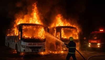 वीरगन्ज नयाँ बसपार्कमा आगलागी, दुई बस पूर्ण रूपमा नष्ट।