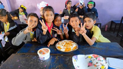 रचनात्मकता र रमाइलोपनसहित फन–फुड गतिविधि : गौतम स्कुलका नानीहरू द्वारा गरियो।