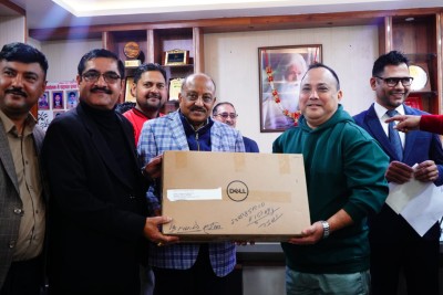 वीरगंज महानगरलाई बैंकहरुद्वारा ९ थान कम्प्युटर सहयोग।