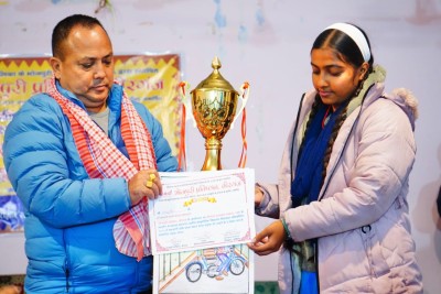 भोजपुरी प्रतिष्ठानद्वारा आयोजित चित्रकला प्रतियोगितामा सञ्जु कुमारी प्रथम    भोजपुरी प्रतिष्ठानको पहलमा सामुदायिक विद्यालयस्तरीय चित्रकला प्रतियोगिता सम्पन्न ।